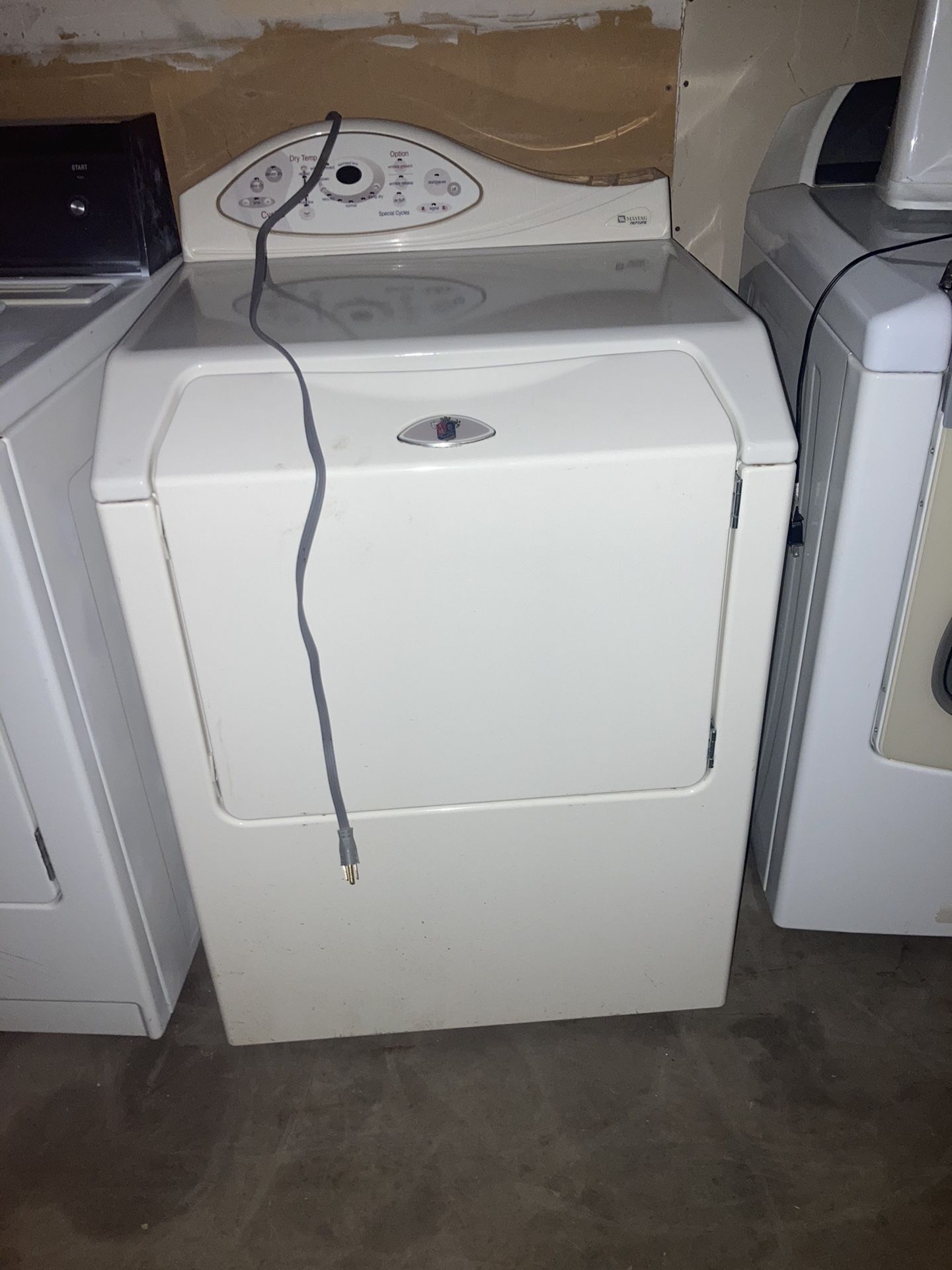 Gas Dryer Brand Maytag Heavy Duty Everythin Works 3 Months Of Guarantee