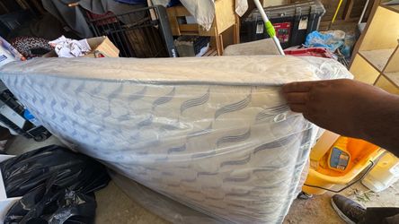 2 Single mattress ( read description)