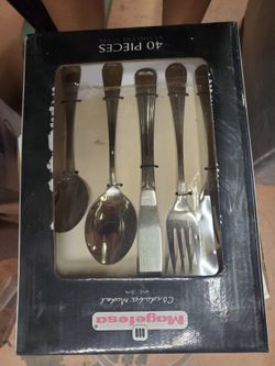 40 Piece Sileverware Dinnerware Set