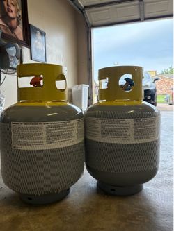 Refrigerant recovery tank