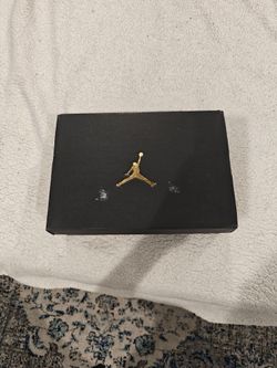 Jordan True Flight (GS), Colors are White and Red and Black
