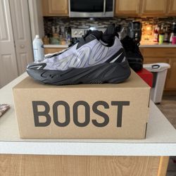 Yeezy 700 MNVN, 8 1/2, Color Geode