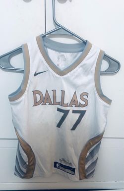 Luka Doncic Dallas Mavs jersey size BOYS small 8