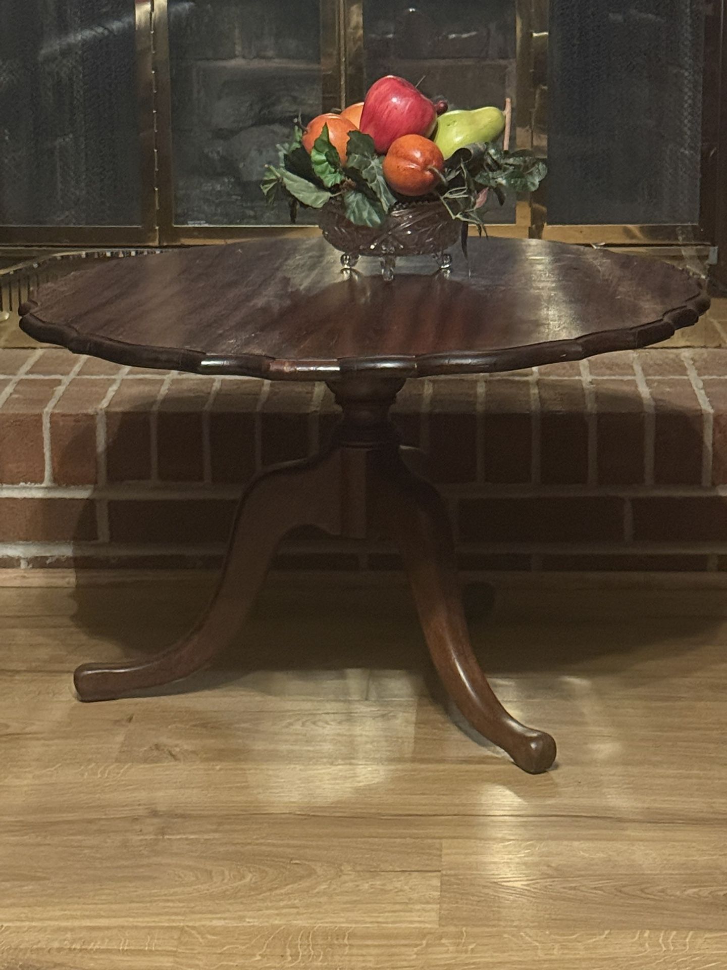 Pedestal Table