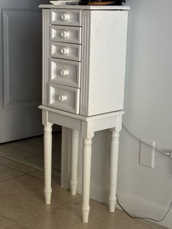 Jewelry box
