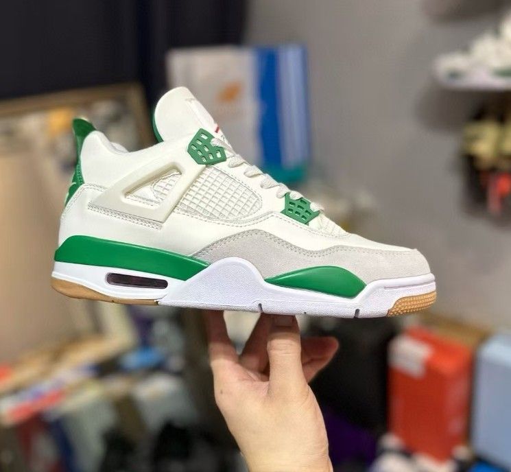Green sports basketball shoes