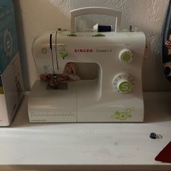 Singer Sewing Machine 