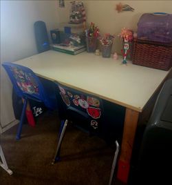 Children's  desk /  activity table with chairs