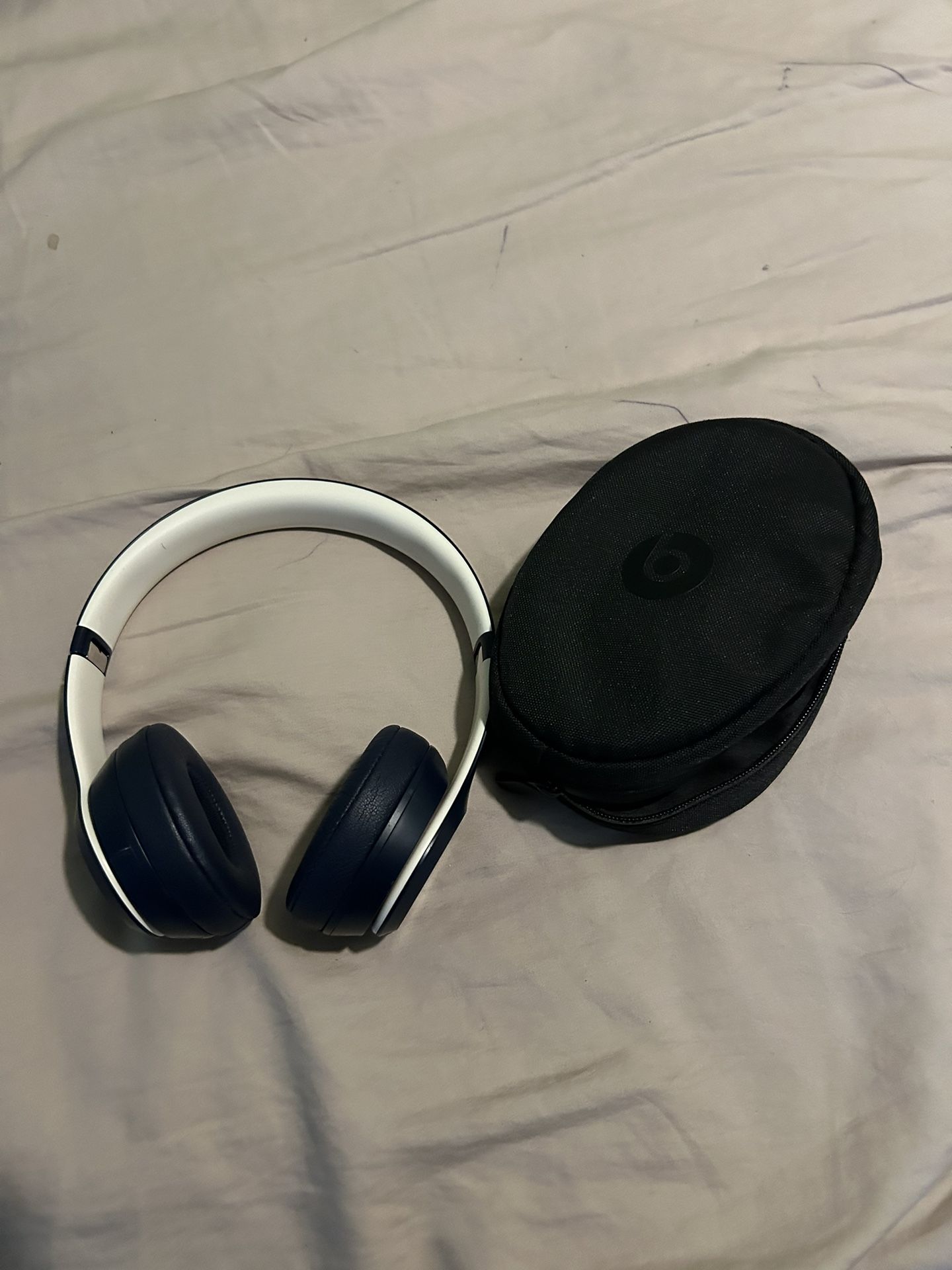 Beats Solo3 Wireless Headphones Club Series: Navy Red(Used, Great Condition)