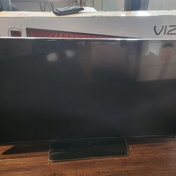 Vizio 39" HDTV with box/accessories
