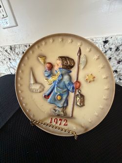 Beautiful 1972 Goebel-Hummel 2nd Annual Collector Plate