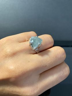 Anillo de plata en piedra agua marina