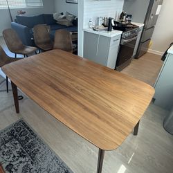 Dining table & 4 Dining Table Chairs (can be sold separately)