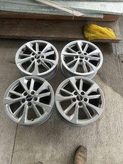 2023 Kia Carnival 17” Wheels