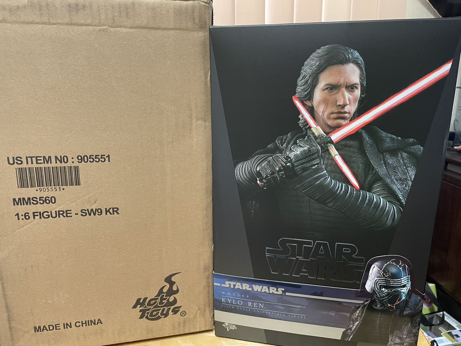 Kylo Ren Star Wars Hot Toys Sideshow MMS560 1/6 Figure Rise Of Skywalker