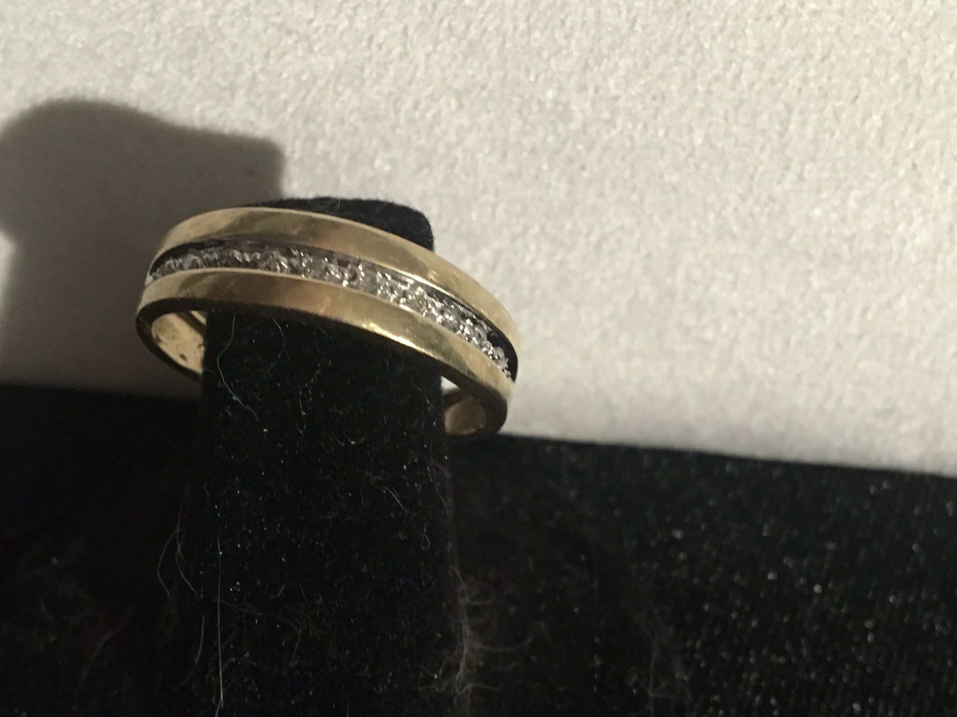 Men’s gold diamond ring