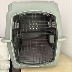 Petmate Large Dog Kennel!