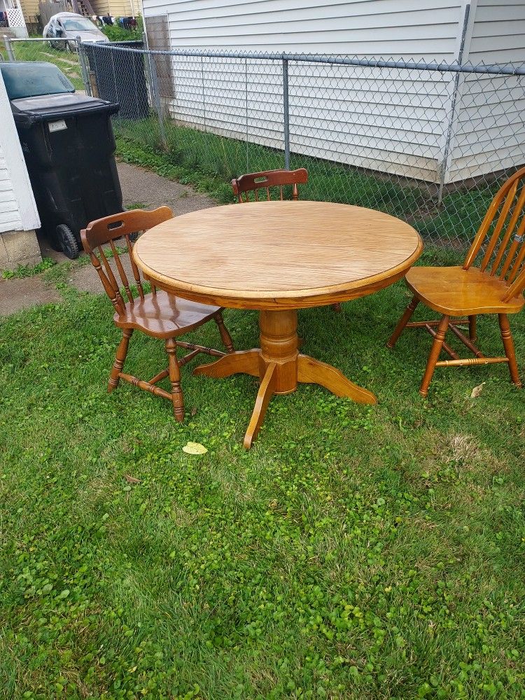 Very Nice Wooden Kitchen Table With 3 Chairs Only 40 for Sale in Cincinnati, OH OfferUp