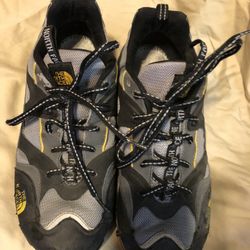 North Face Hiking - Trail Shoes 👞 Men’s Size 8.5. Women’s Size 9.5