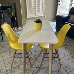 Small  Table And 2 Chairs 