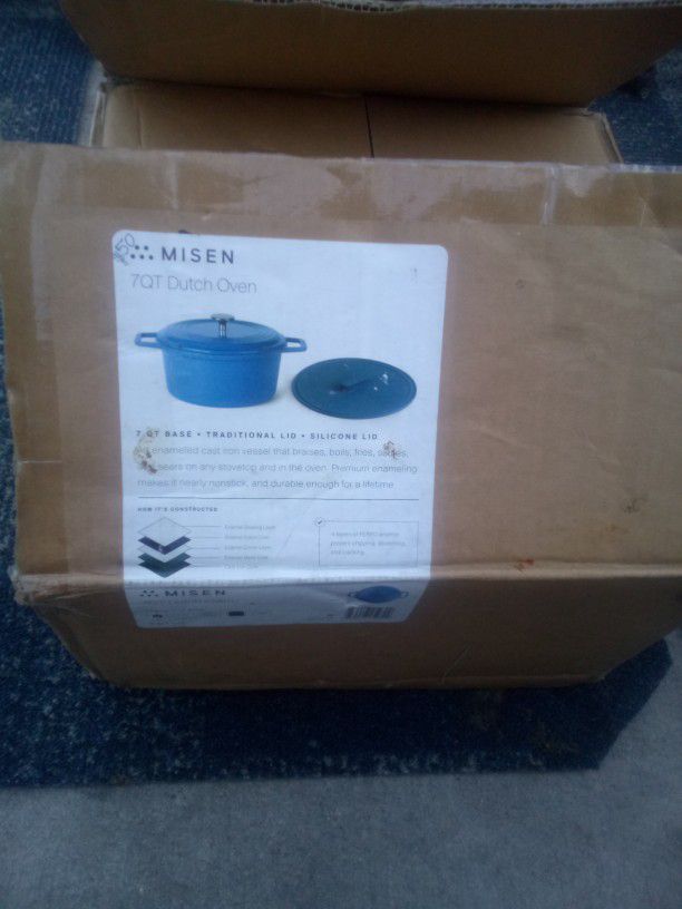 Brand New Dutch Oven 7 Quart Traditional Top Silicone Lid