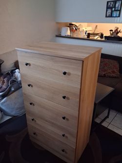 Stand up dresser