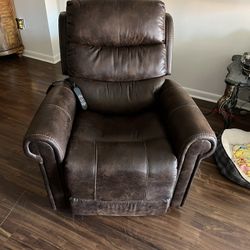 MotoMotion Triple Power Lift Recliner