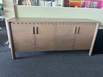 Sideboard，$750