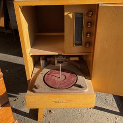 Vintage MCM Stereo And TV Cabinet
