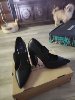 Black Pointed-Toe Block Heel Pumps