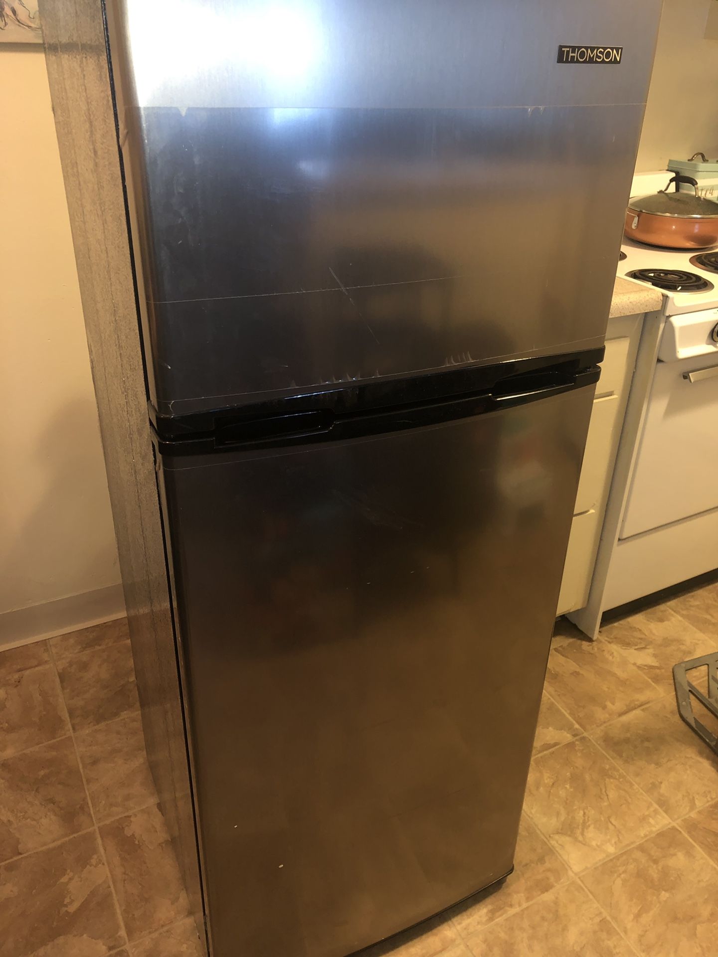 Thomson 7.5 Cubic Feet Mini Fridge