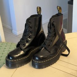 Dr. Martens Women Size 8 Molly Platform Shoe