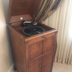 PHONOGRAPH (RCA VICTOR VV-XA)