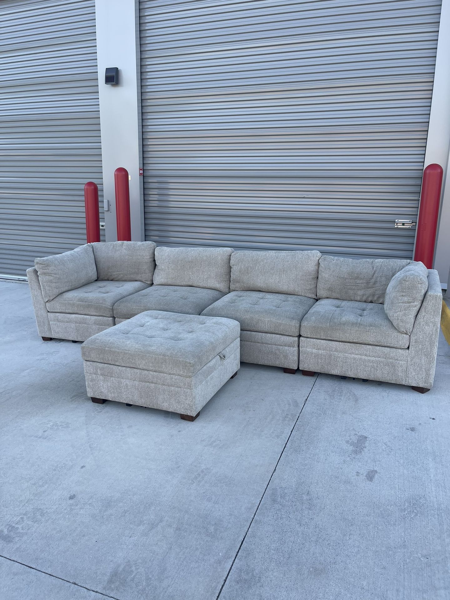 Sectional Couch Sand Thomasville 🛋️