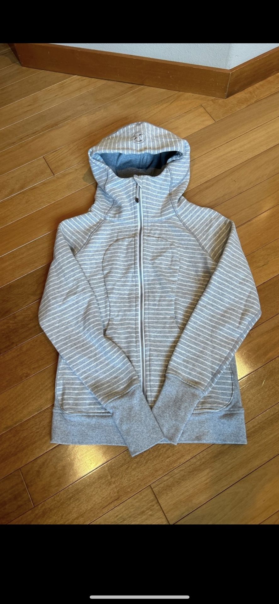 Lululemon Scuba Full Zip Grey/white Jacket- Size 6