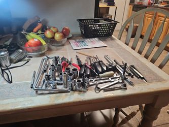 Snap On tools 55 count, all Snap On, Collection, E MESA. Best offer