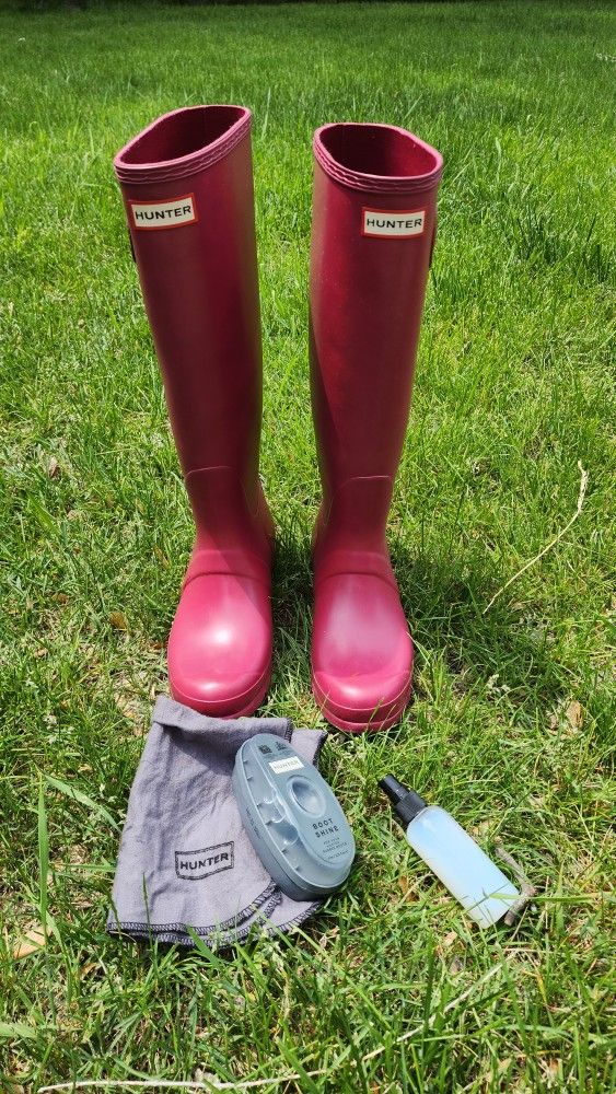 Hunter Tall Rain Boots + Hunter Carw Kit