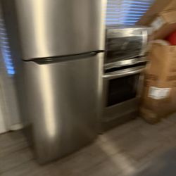 Frigidaire Kitchen Set / Refrigerator / Electric Range / Microwave 