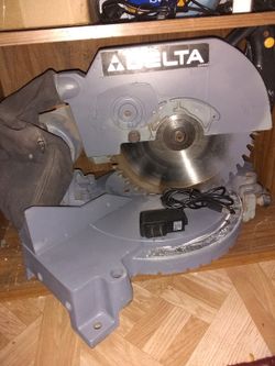 DELTA MITER SAW GREAT CONDITION