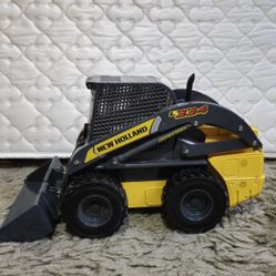 New Holland Skid Steer Toy Collectable 
