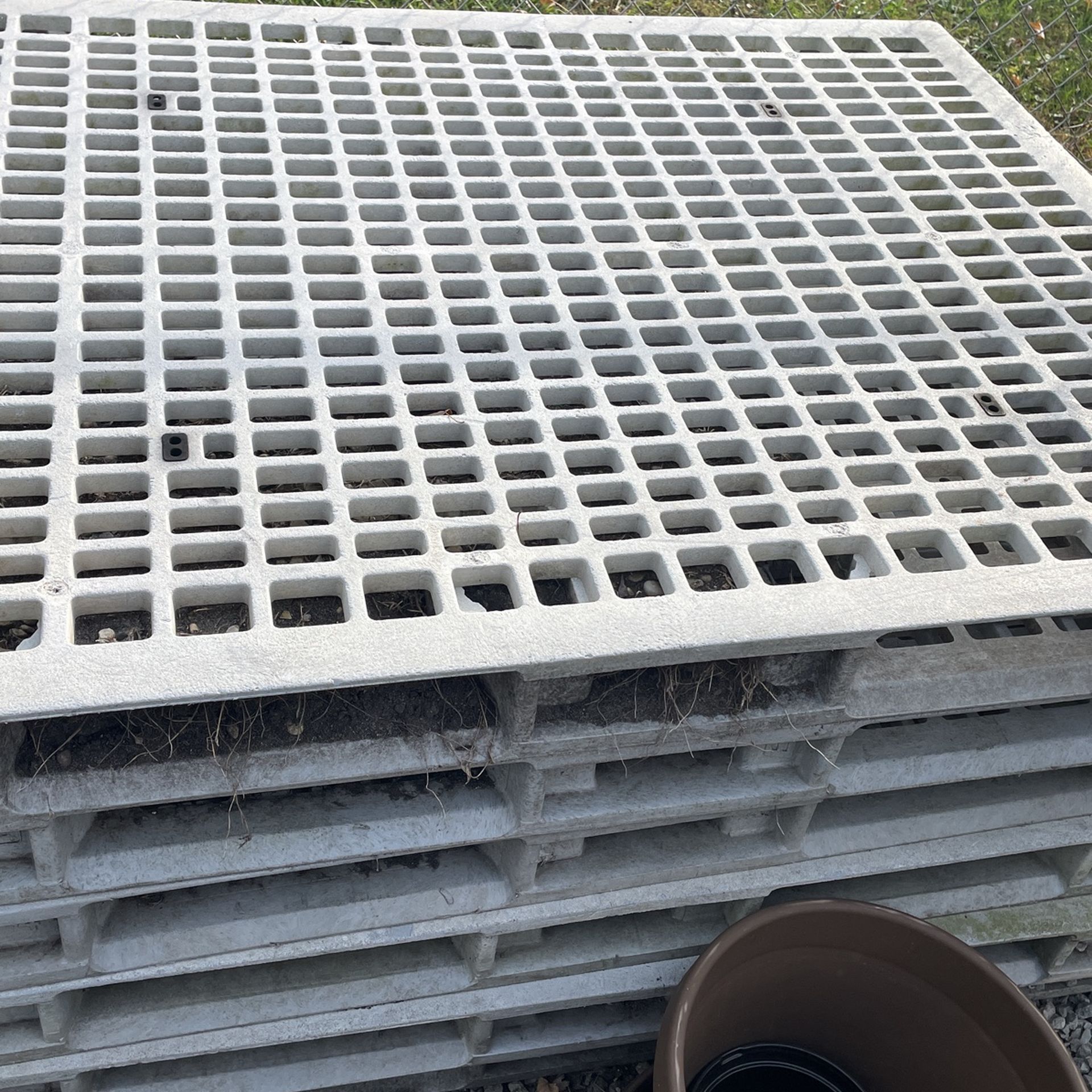 Hard Pallets