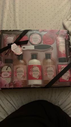 Cherry blossom bath and body gift set