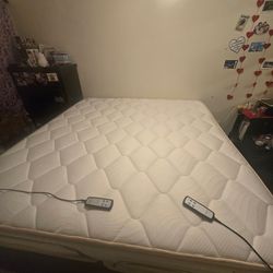 King size adjustable bed + mattress