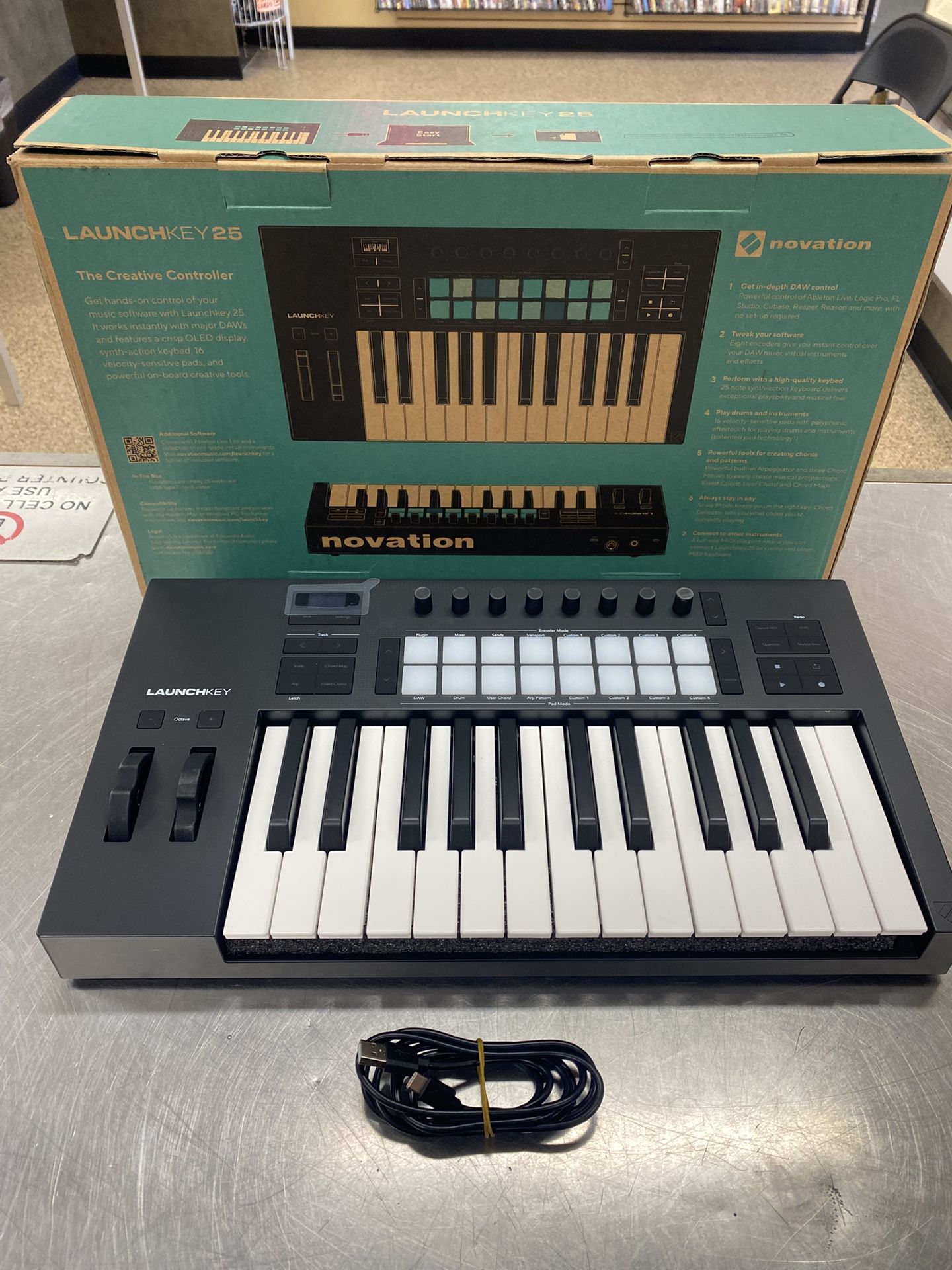 Novation Launchkey 25 Keyboard