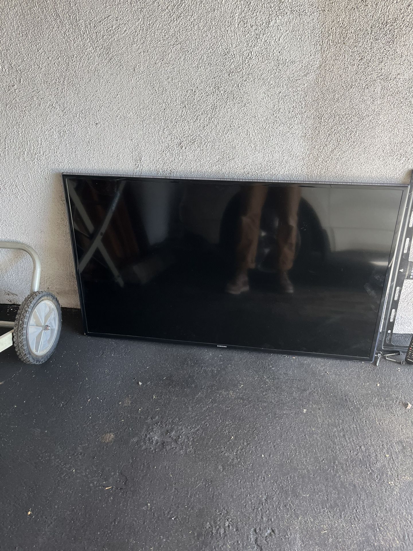 55 Inch Samsung Smart TV (with Remote And Wall Mount)