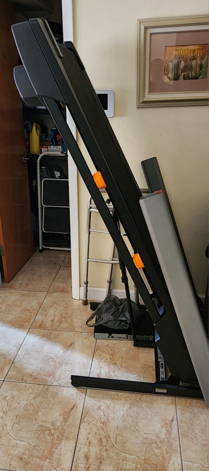 Tremill With Incline. Work Fine  Give A Offer 