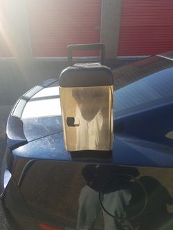 Car refrigerator/ Also heats up