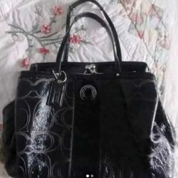 LARGE COACH  HANDBAG. BLACK.   LIKE NEW.    