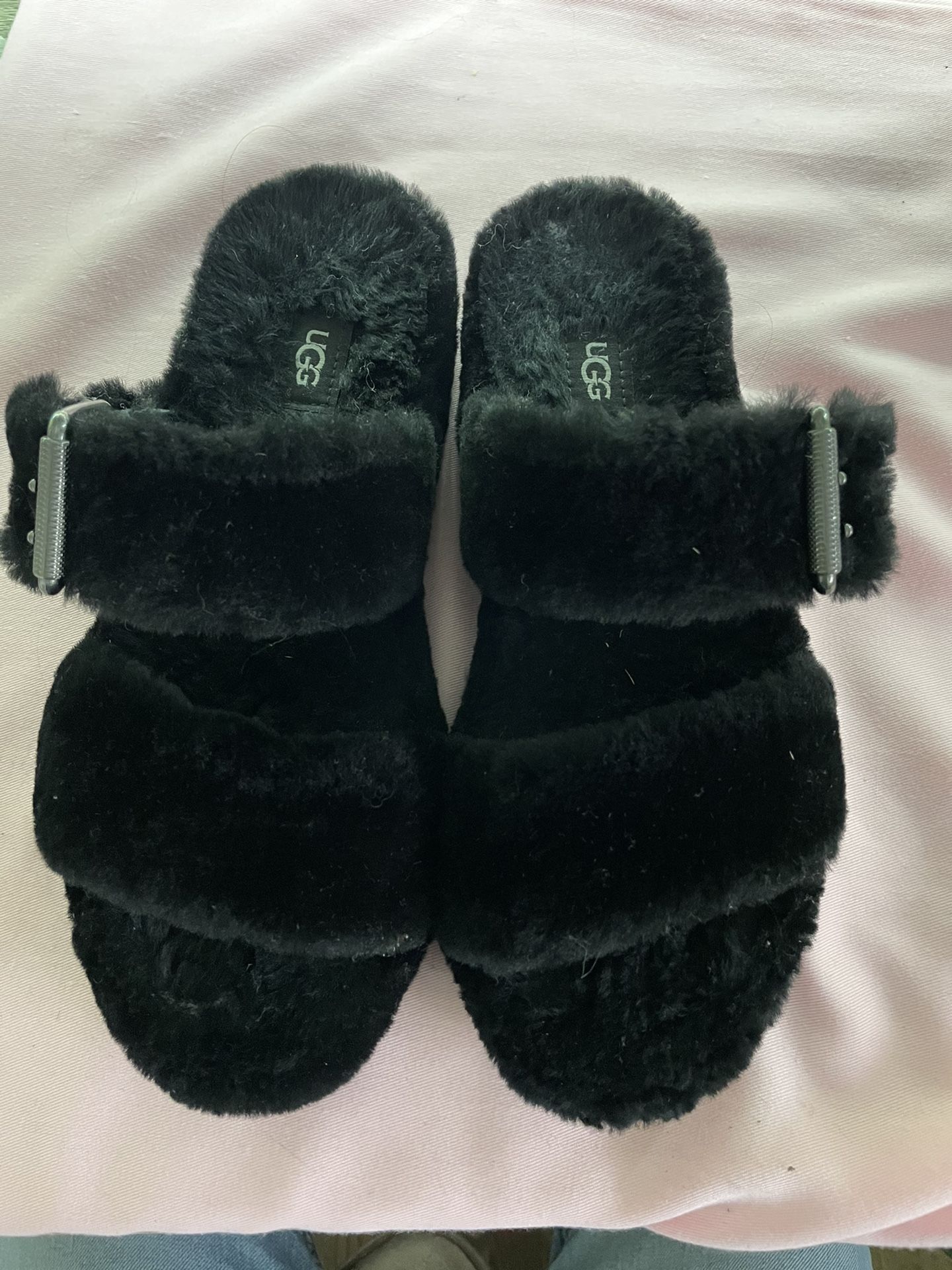 Fluffy Yeah Ugg’s Slides