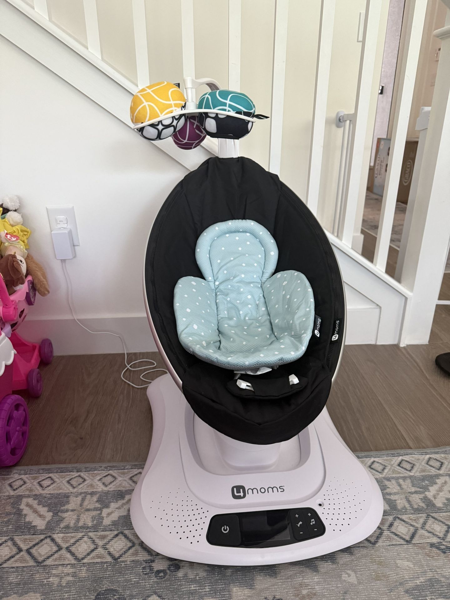 4Moms Mamaroo Baby Swing with Infant Insert